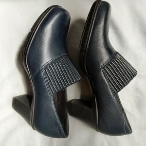NIB Clark's Navy Leather Pumps